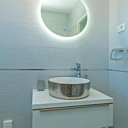 Sunset Apartment *