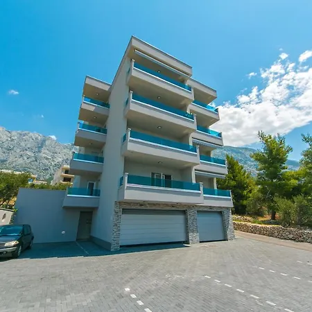 Sunset Apartment *